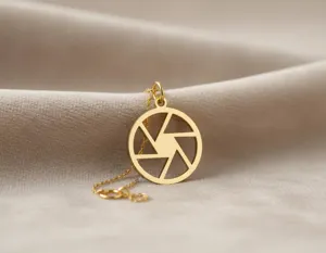 Camera Lens Pendant Necklace – Gold Photography Charm for Lovers – 1