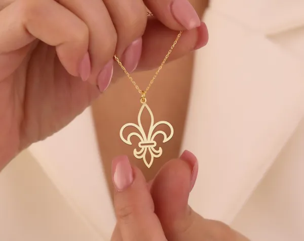 Lily Flower Necklace: Elegant Fleur de Lis Pendant in Sterling Silver