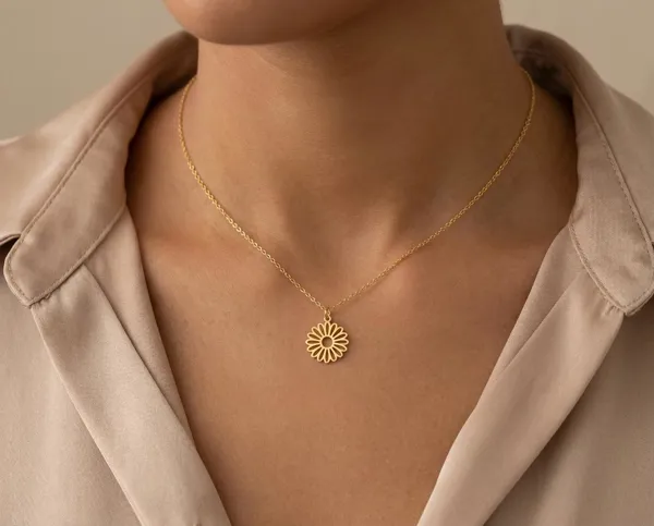 Daisy Necklace in 925 Sterling Silver Flower Pendant
