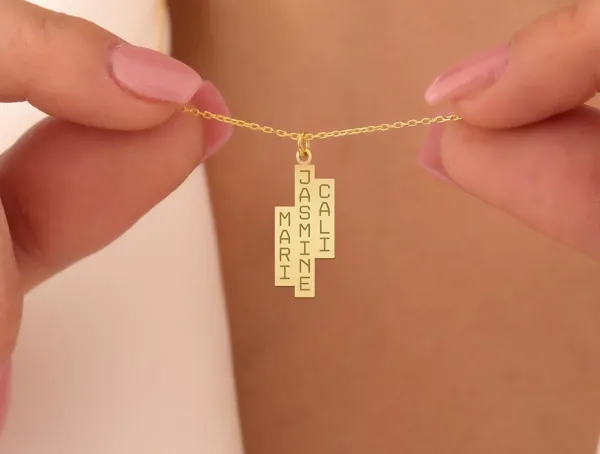 Custom Name Necklace – Personalized Family and Friends Jewelry