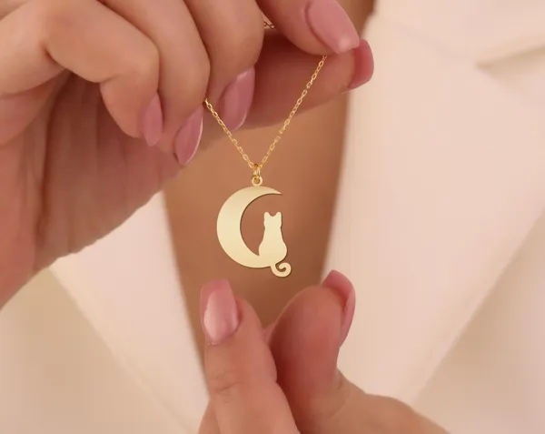 Cat and Moon Necklace: Minimalist Crescent Moon Pendant for Cat Lovers